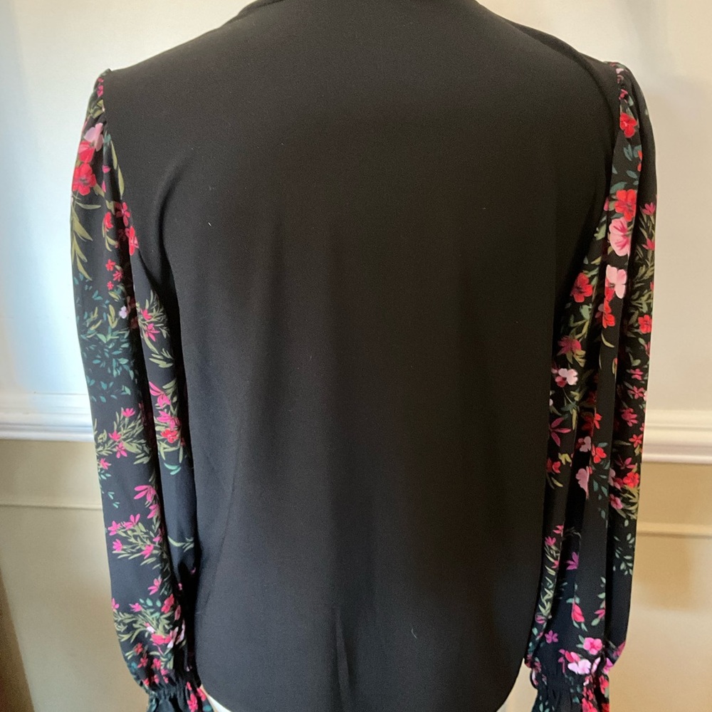 CeCe Blouse - Size L - Picture 2 of 4